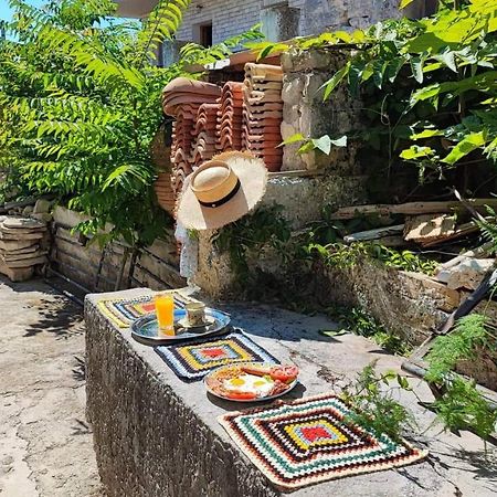 Retro Wooden House Gaios Villa Ngoại thất bức ảnh