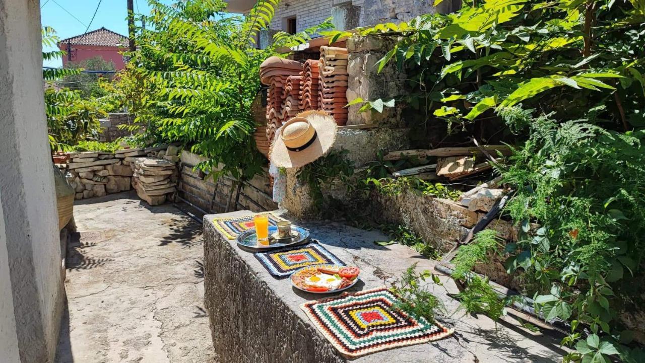 Retro Wooden House Gaios Villa Ngoại thất bức ảnh