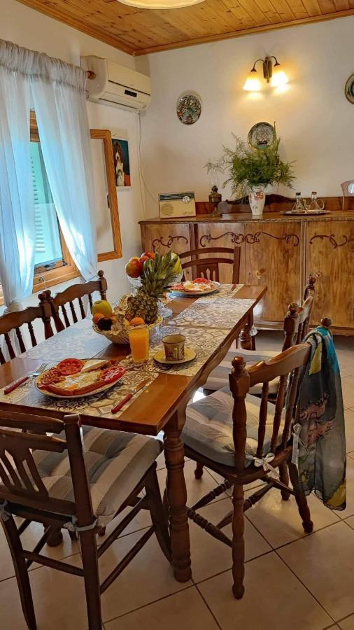 Retro Wooden House Gaios Villa Ngoại thất bức ảnh