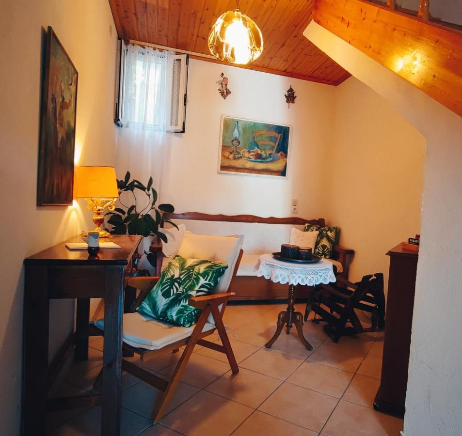 Retro Wooden House Gaios Villa Ngoại thất bức ảnh